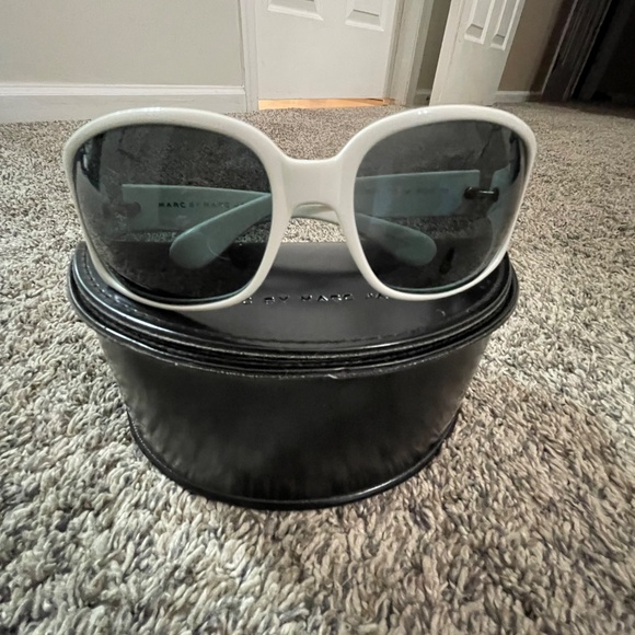 White Marc by Marc Jacobs Sunglasses Chic & Stylish with Case main image 4
